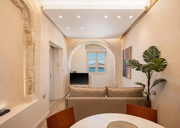 Venetian Harbour ハニア